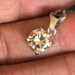 2 carat pendent 💕sale